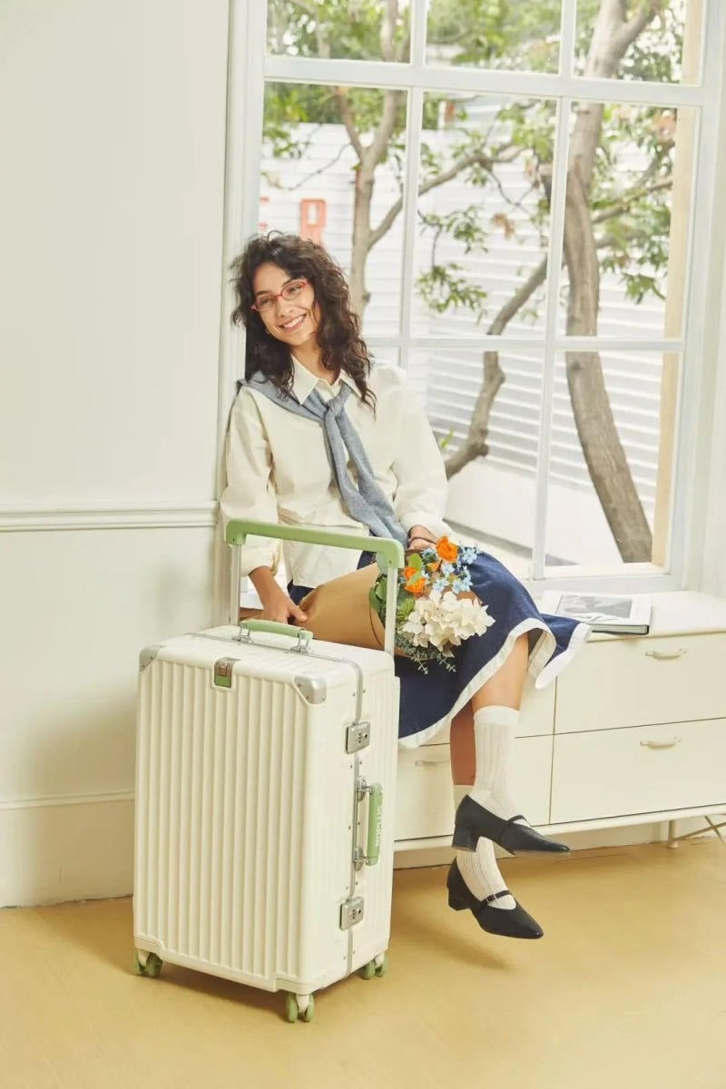 Vali đặt cạnh cửa sổ view đẹp