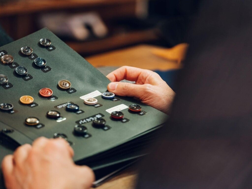 Hướng dẫn lựa chọn loại cúc phù hợp với từng trang phục