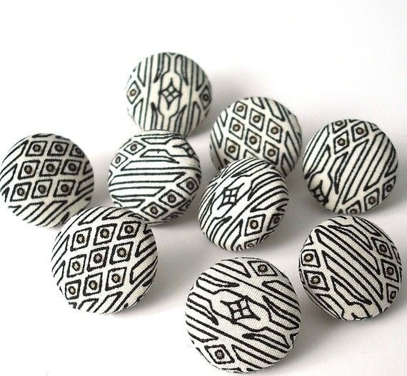 Cúc bọc vải (Covered Buttons)