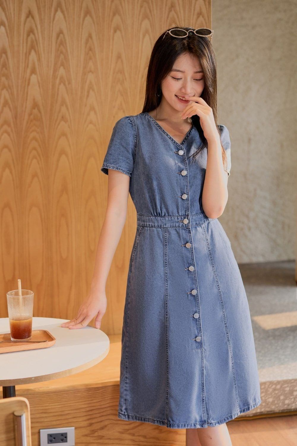 Đầm denim chữ A cài khuy trước