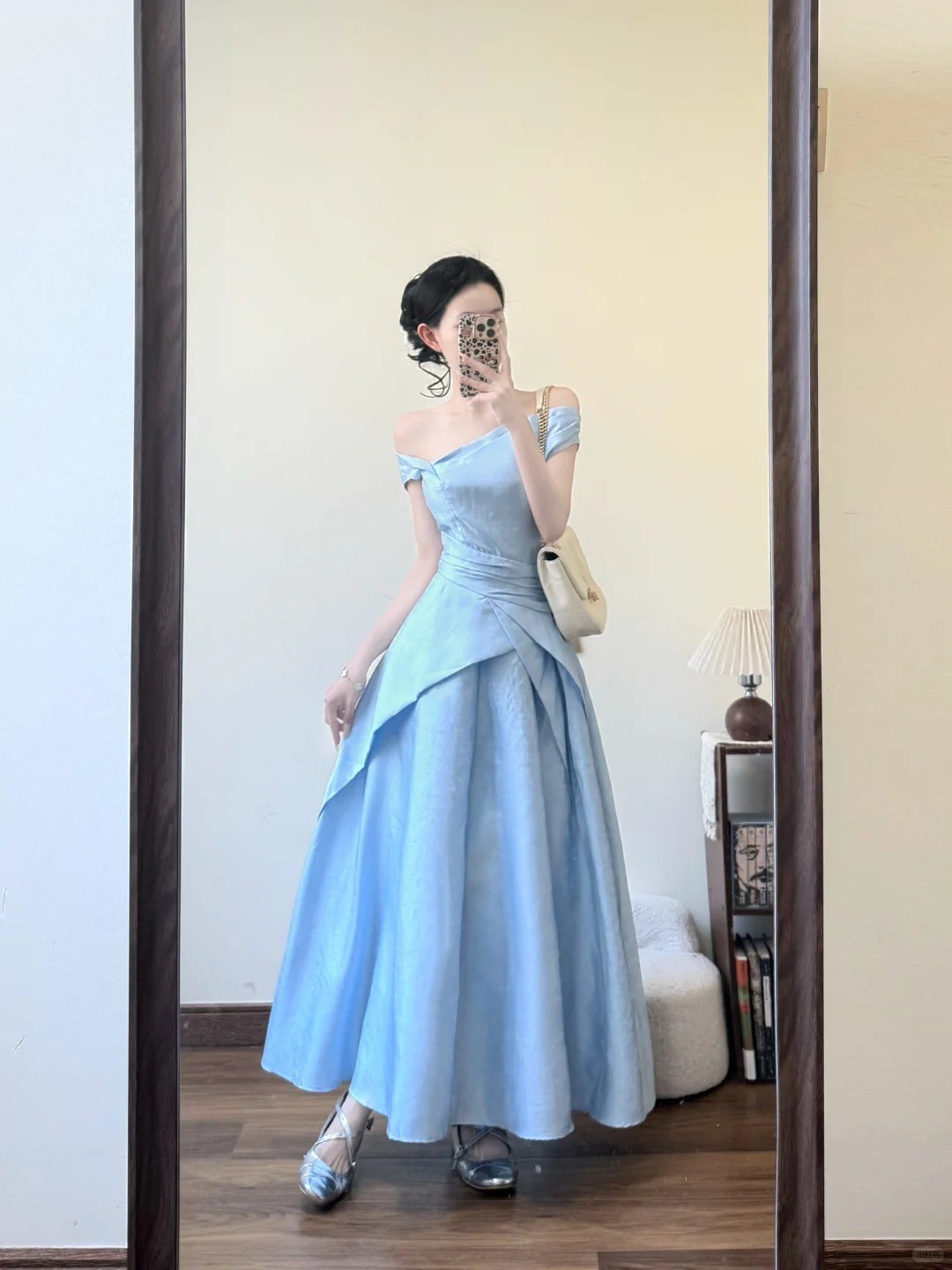 Đầm dạ tiệc chữ A trễ vai dáng dài