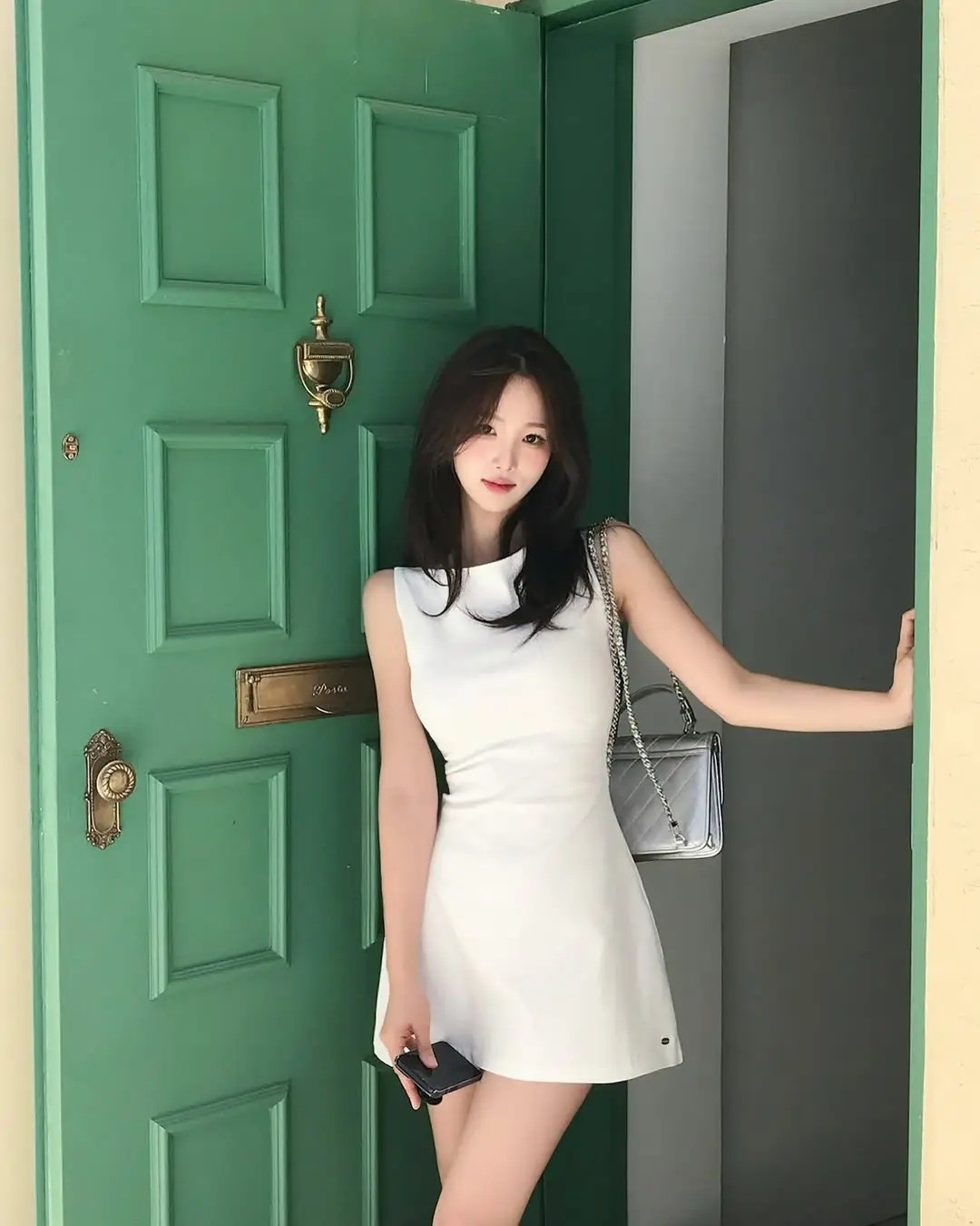 Đầm kaki trắng chữ A đơn giản