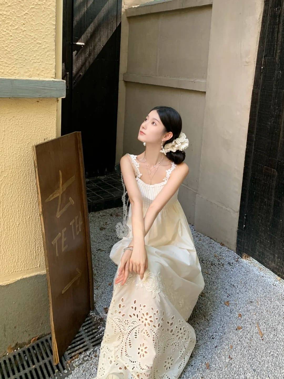 đầm đi đám cưới