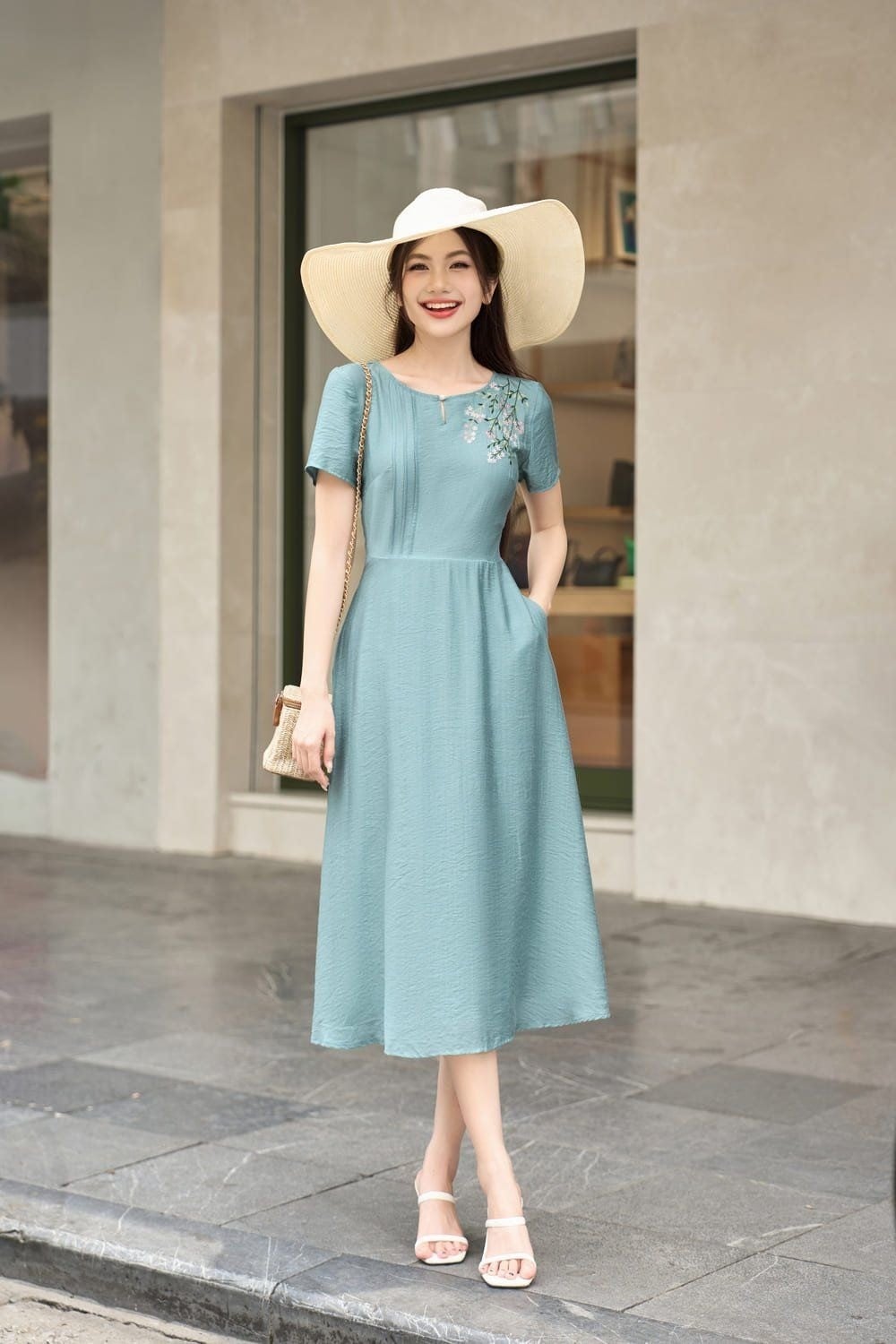 Đầm xòe màu xanh pastel chất liệu đũi thêu hoa