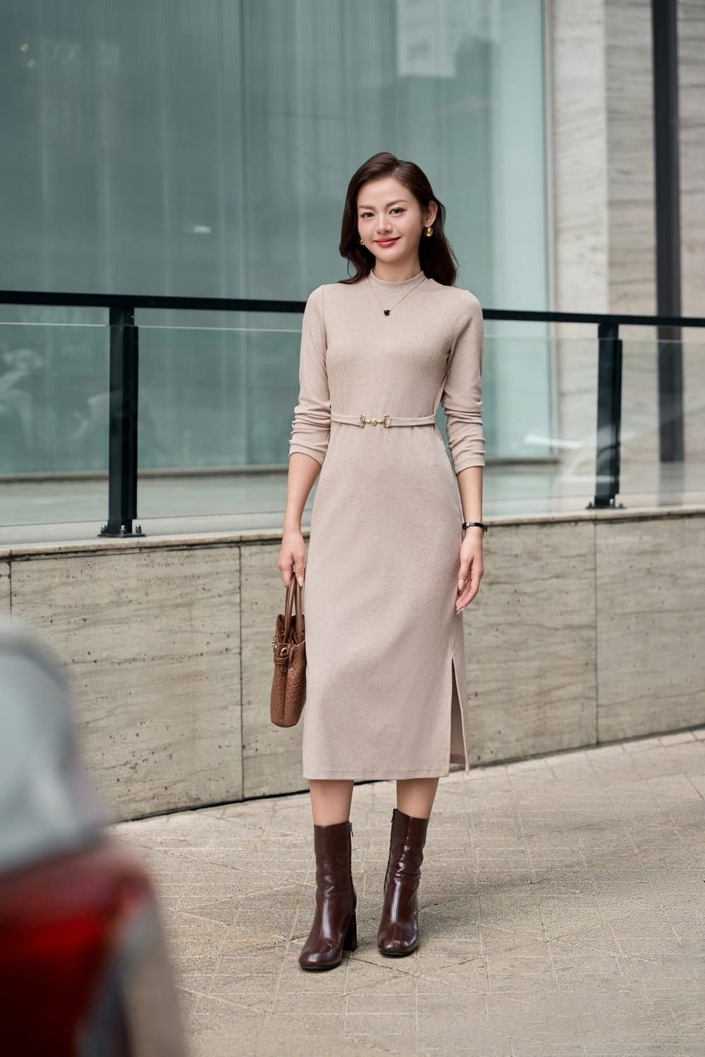 Đầm len dệt kim màu be tay dài dáng ôm cổ tròn