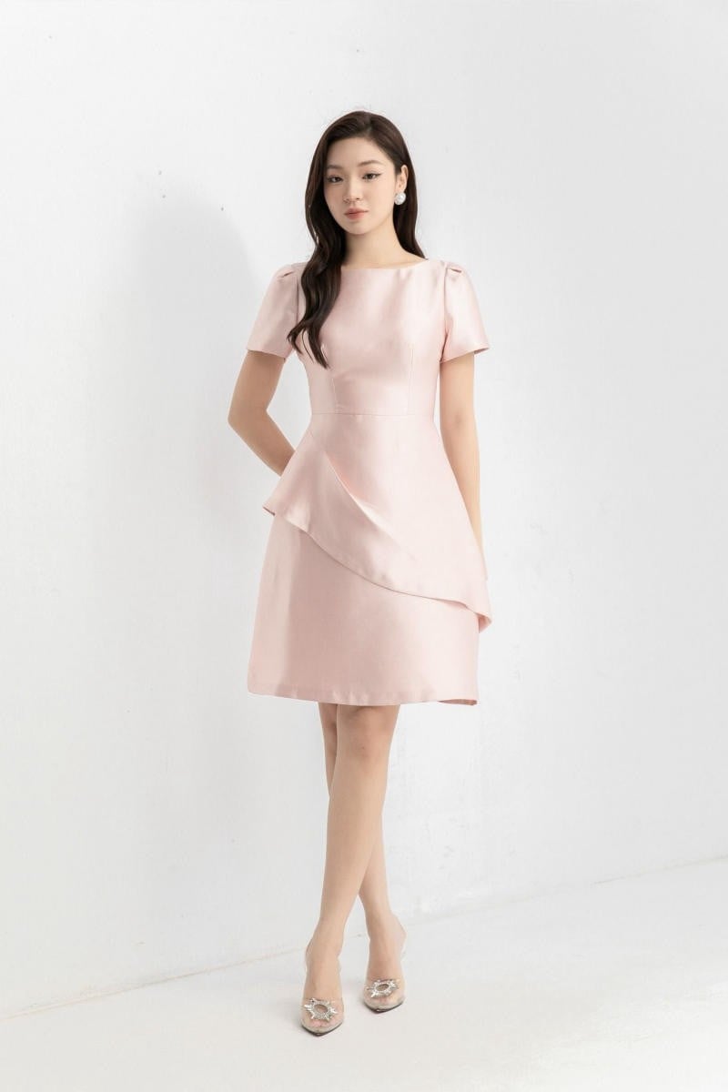 Đầm tafta dáng xòe ngắn màu hồng pastel cổ thuyền xếp lớp