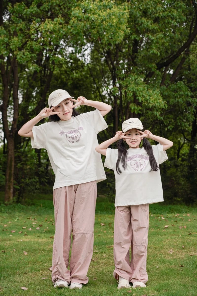 cách tạo dáng chụp ảnh hai mẹ con