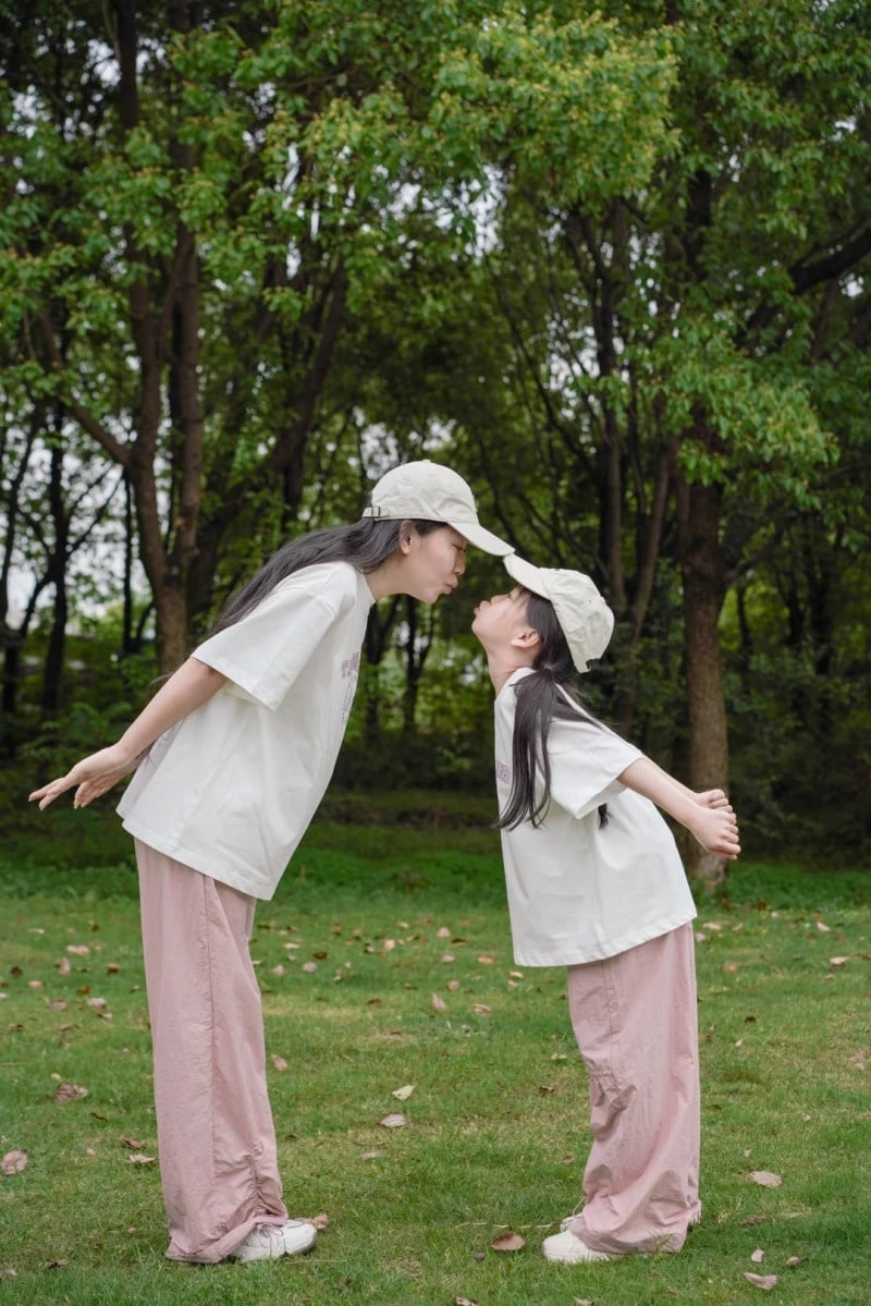 cách tạo dáng chụp ảnh hai mẹ con