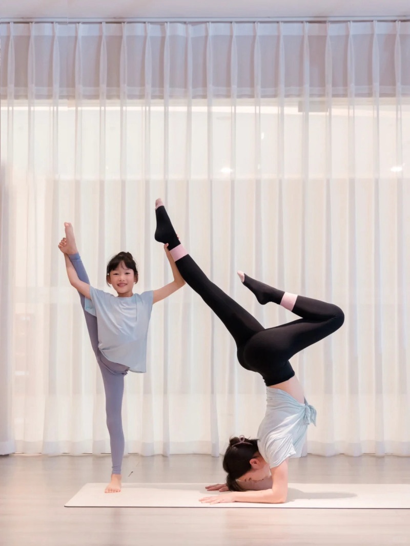 cách tạo dáng chụp ảnh hai mẹ con