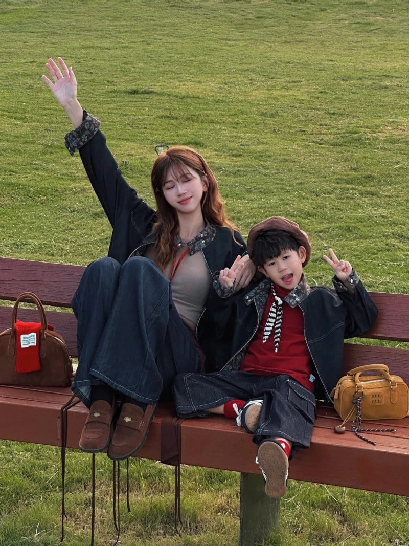 cách tạo dáng chụp ảnh hai mẹ con