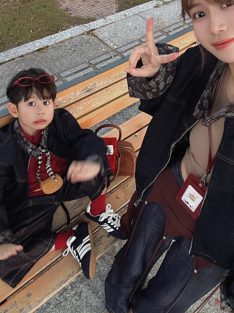 cách tạo dáng chụp ảnh hai mẹ con