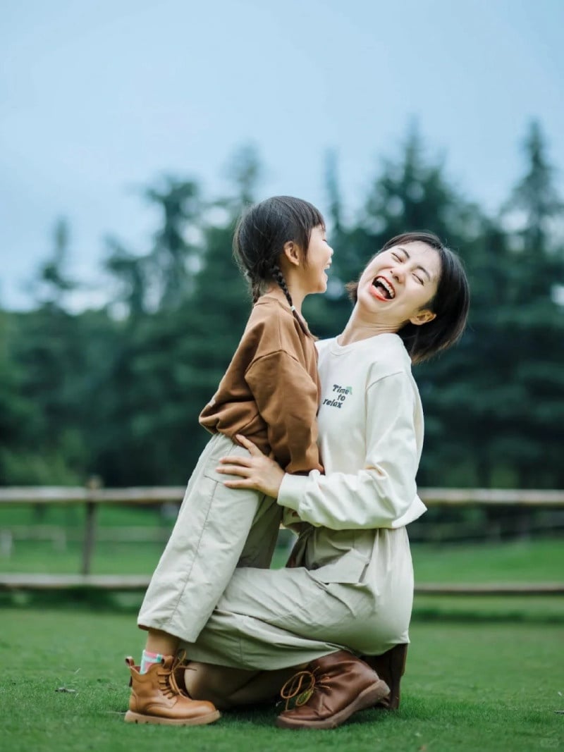 cách tạo dáng chụp ảnh hai mẹ con