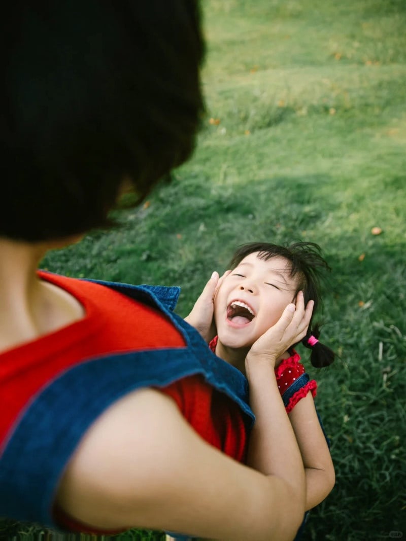 cách tạo dáng chụp ảnh hai mẹ con