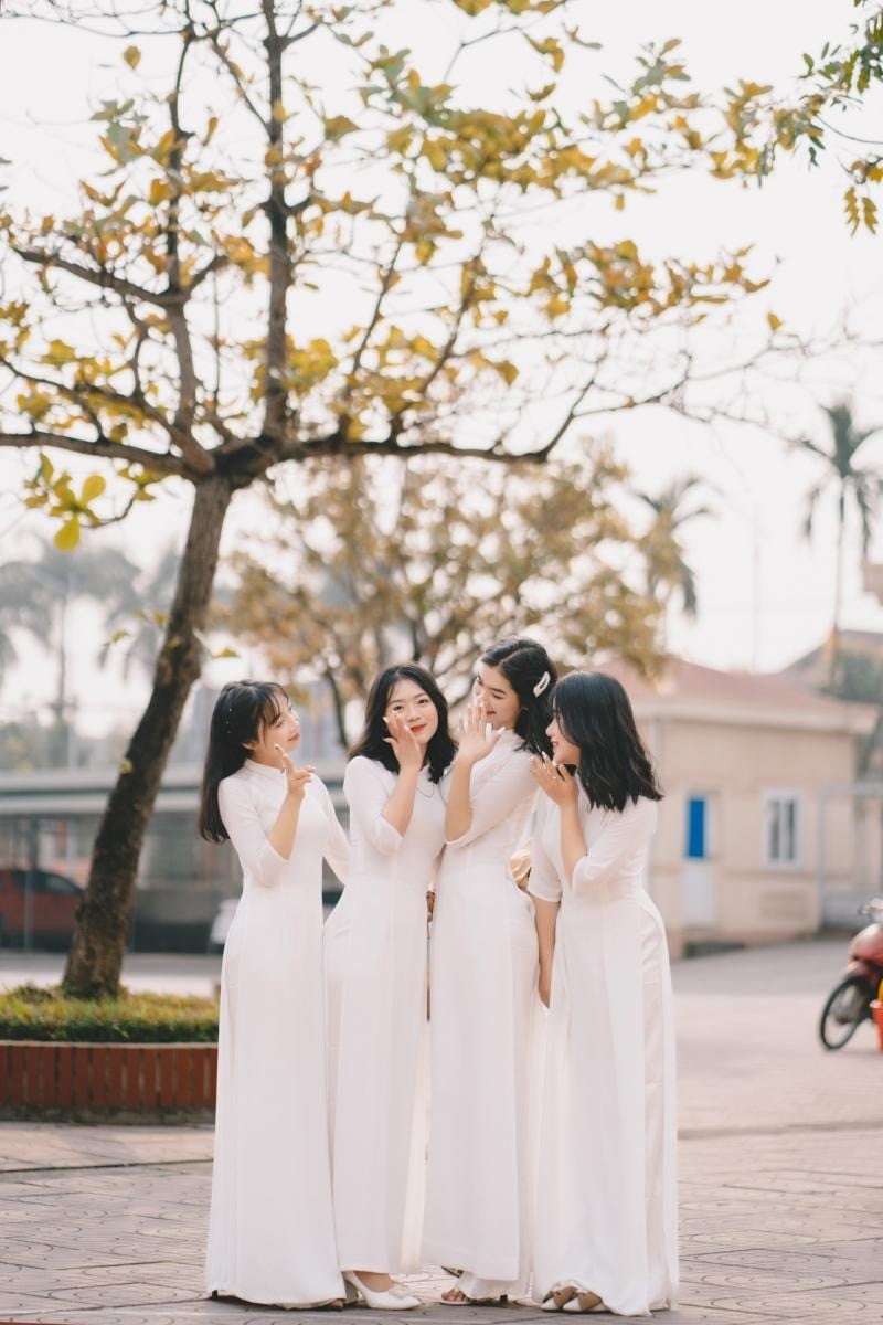 Lựa chọn trang phục áo dài đồng điệu