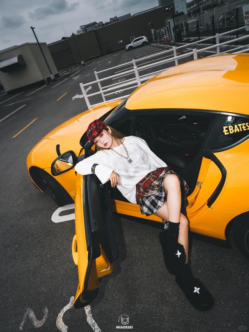 cách tạo dáng chụp ảnh với ô tô