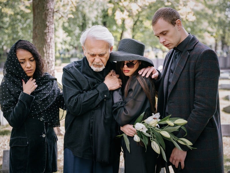 đi đám tang mặc gì