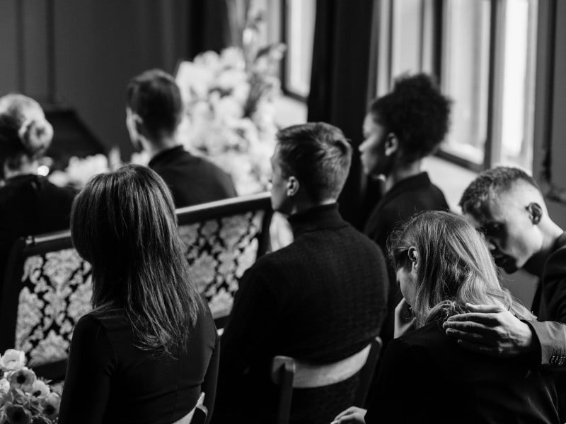 đi đám tang mặc gì