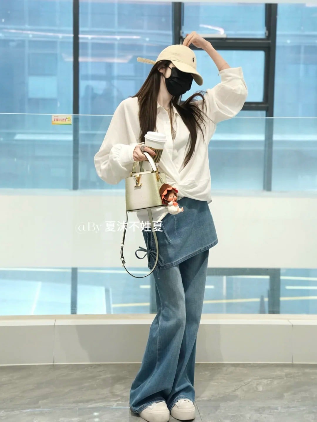 Mix-match độc đáo với váy và quần jeans