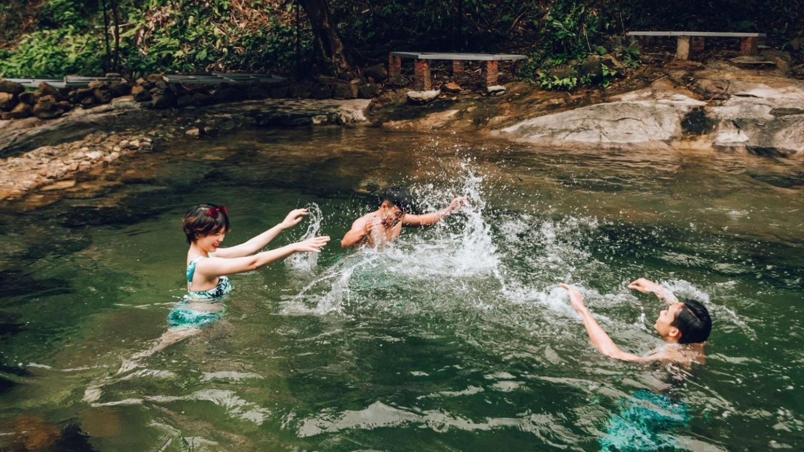 Suối Mơ có gì hấp dẫn?