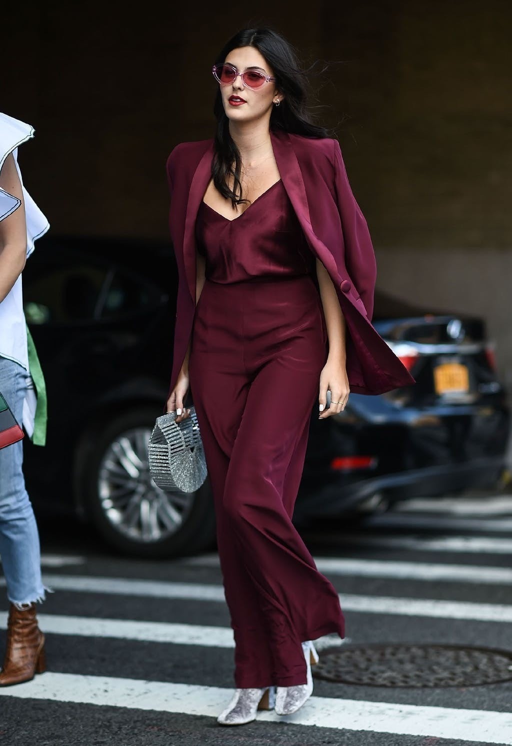 Màu đỏ burgundy hợp với da nào?