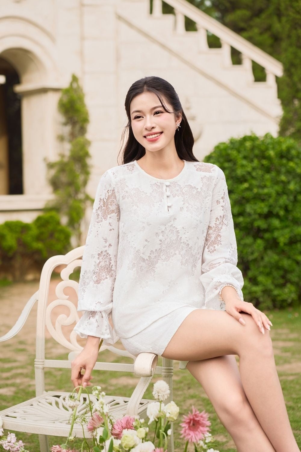 Váy đầm ren trắng phối cùng dáng suông