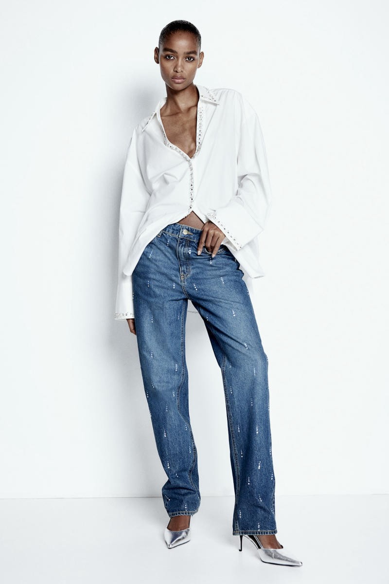 Jeans Đính Pha Lê Dọc Thân Quần