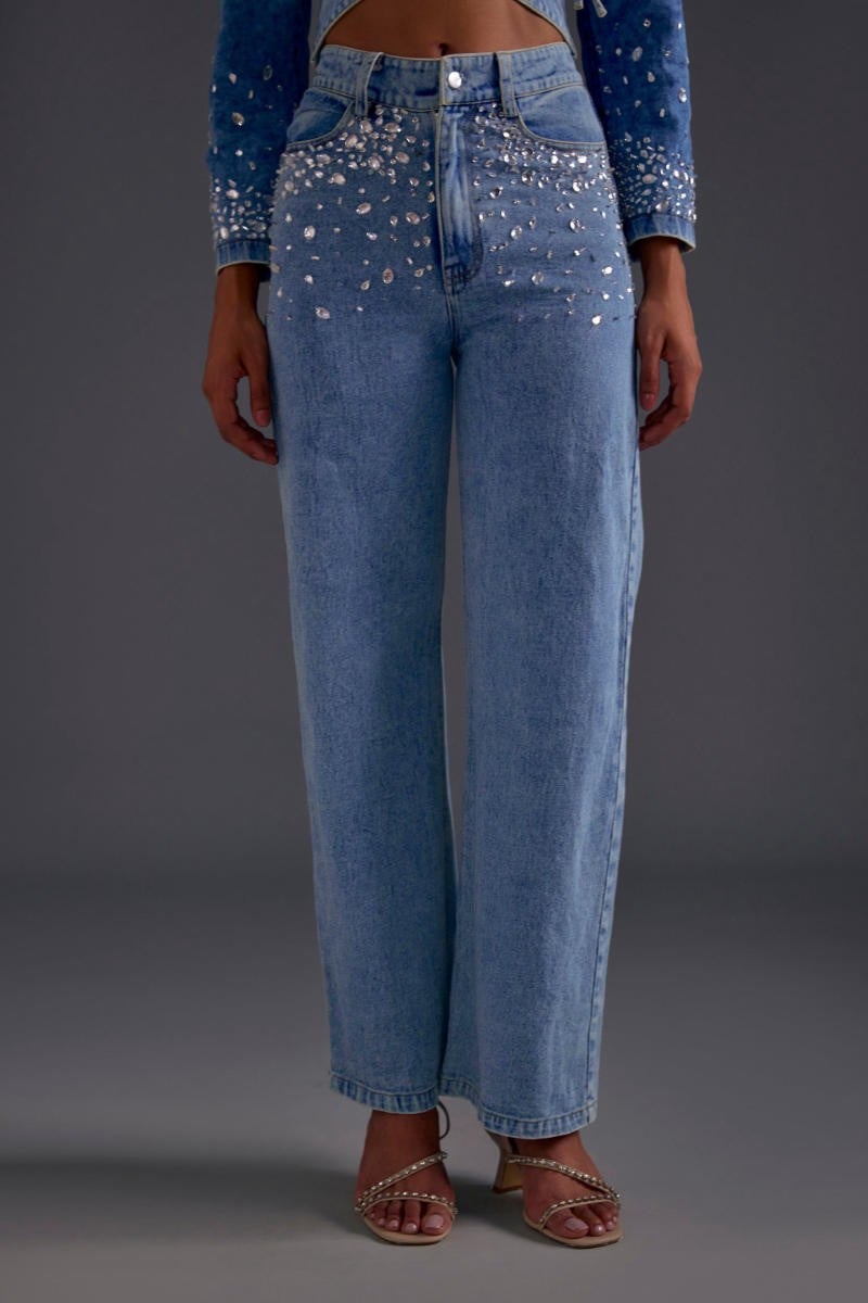 Jeans Ống Đứng Đính Đá Tinh Tế Vùng Eo