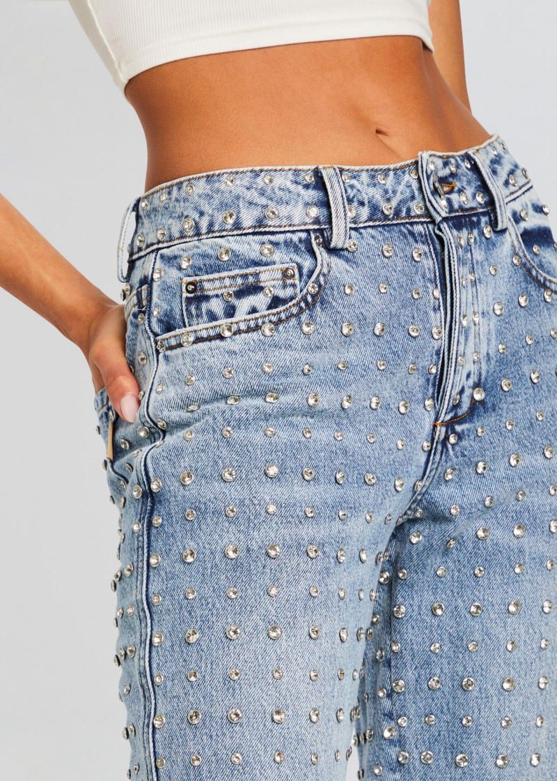 Giải mã sức hút của Embellished Jeans
