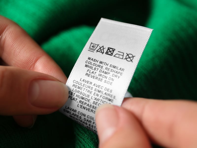 cách tẩy vết mực lâu ngày trên áo màu