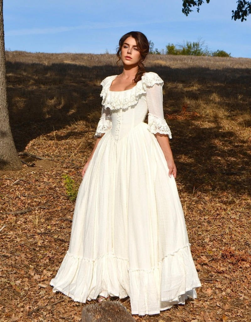 Đầm Lụa Xanh Olive Tay Voan Với Họa Tiết Thêu