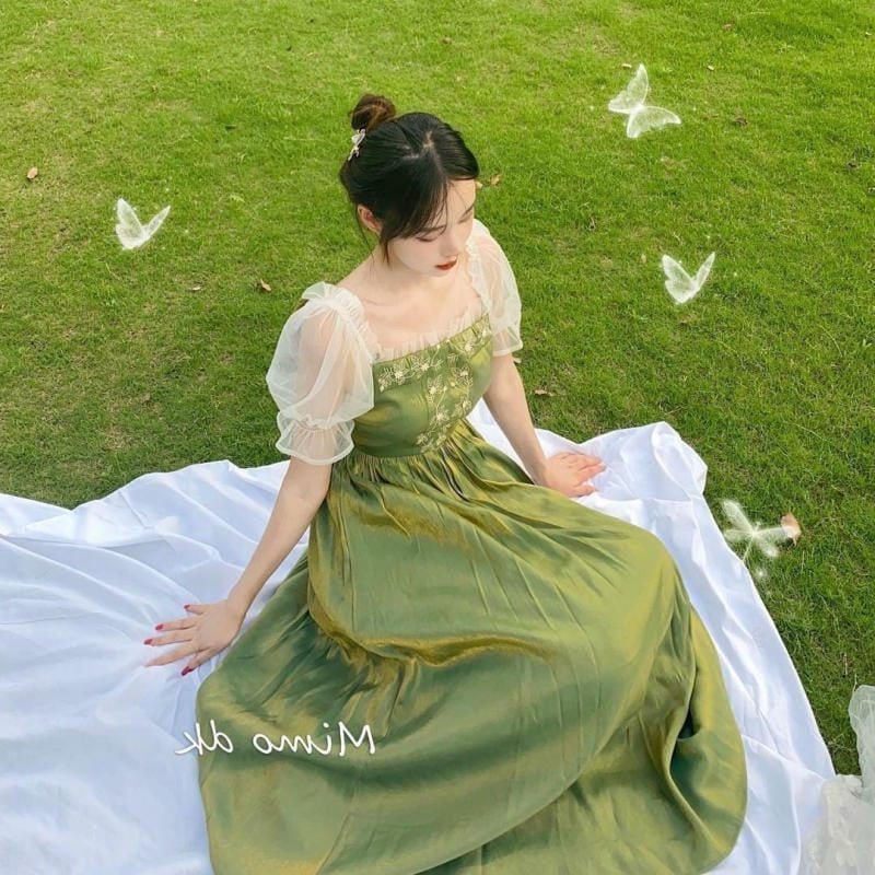 Đầm Lụa Xanh Olive Tay Voan Với Họa Tiết Thêu