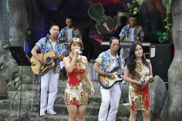 đi đầm sen mặc gì