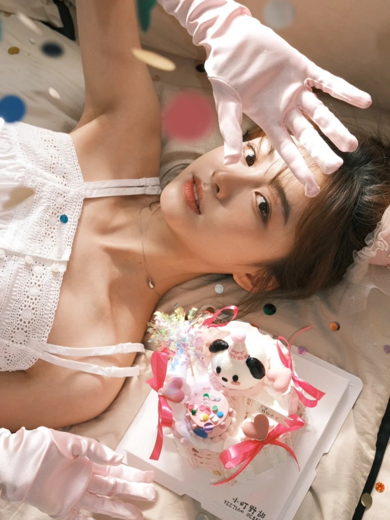 cách tạo dáng chụp ảnh trên giường