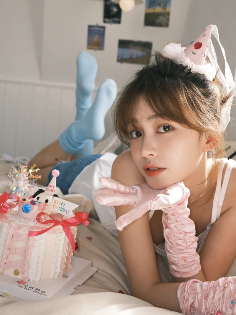 cách tạo dáng chụp ảnh trên giường