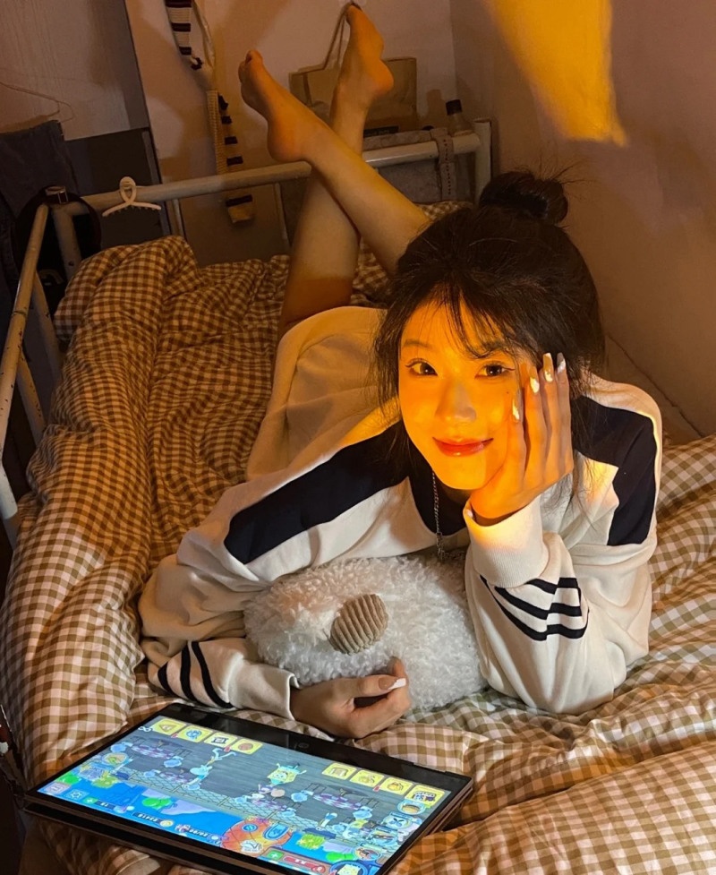 cách tạo dáng chụp ảnh trên giường