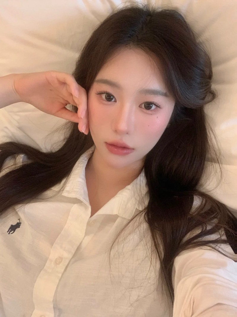 cách tạo dáng chụp ảnh trên giường