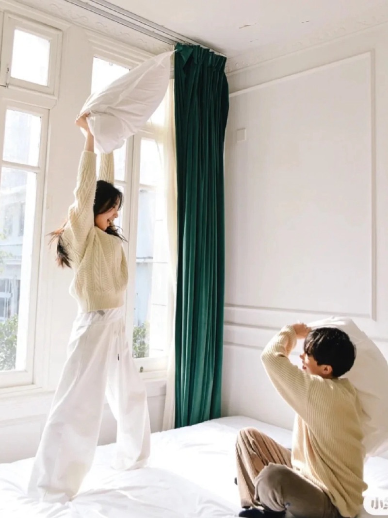 cách tạo dáng chụp ảnh trên giường