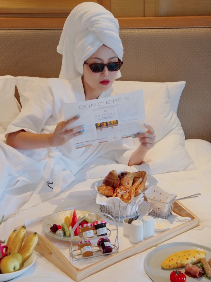 cách tạo dáng chụp ảnh trên giường