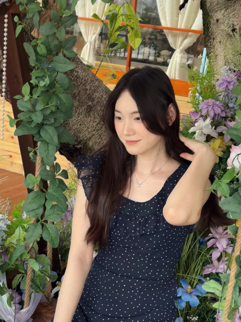 tạo dáng chụp ảnh với xích đu