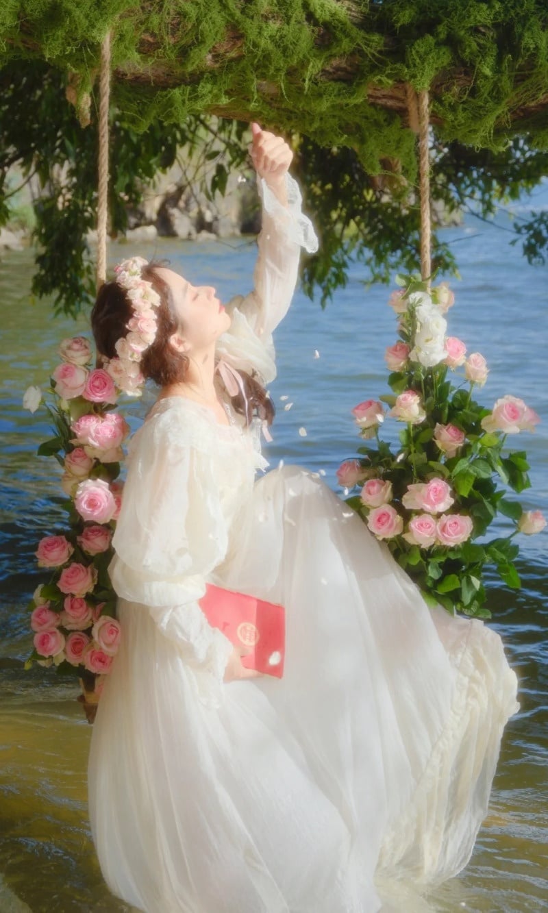 tạo dáng chụp ảnh với xích đu