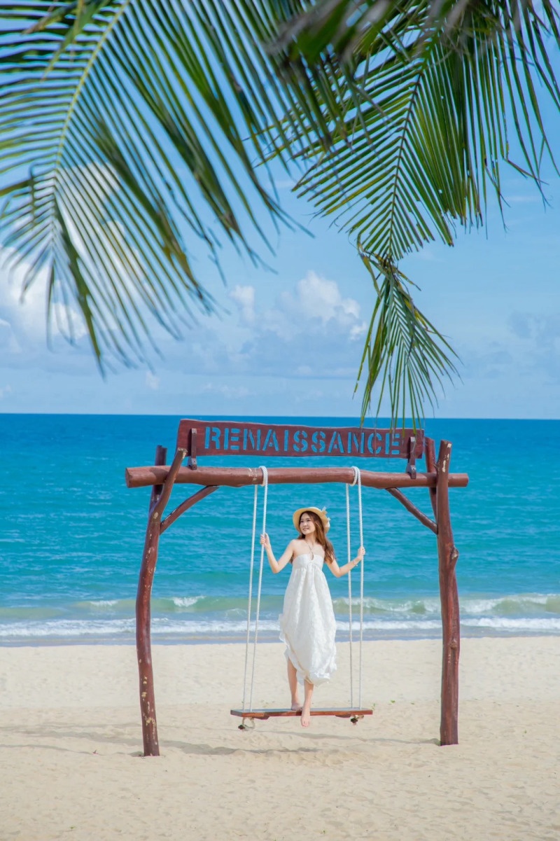 tạo dáng chụp ảnh với xích đu