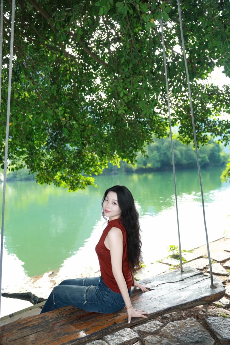 tạo dáng chụp ảnh với xích đu