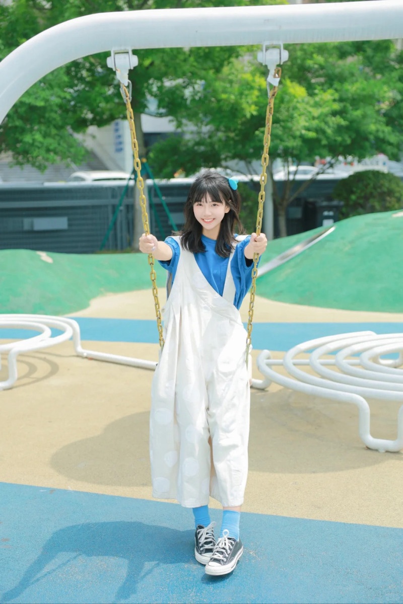 tạo dáng chụp ảnh với xích đu