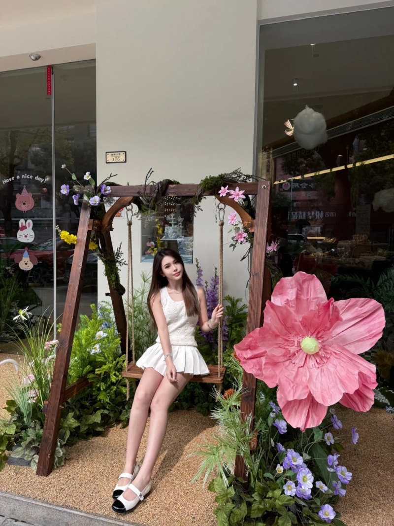 tạo dáng chụp ảnh với xích đu