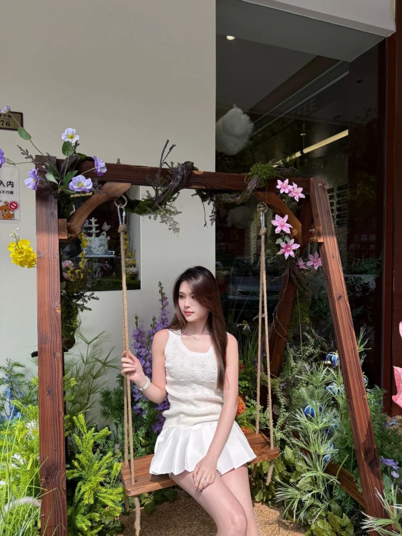 tạo dáng chụp ảnh với xích đu