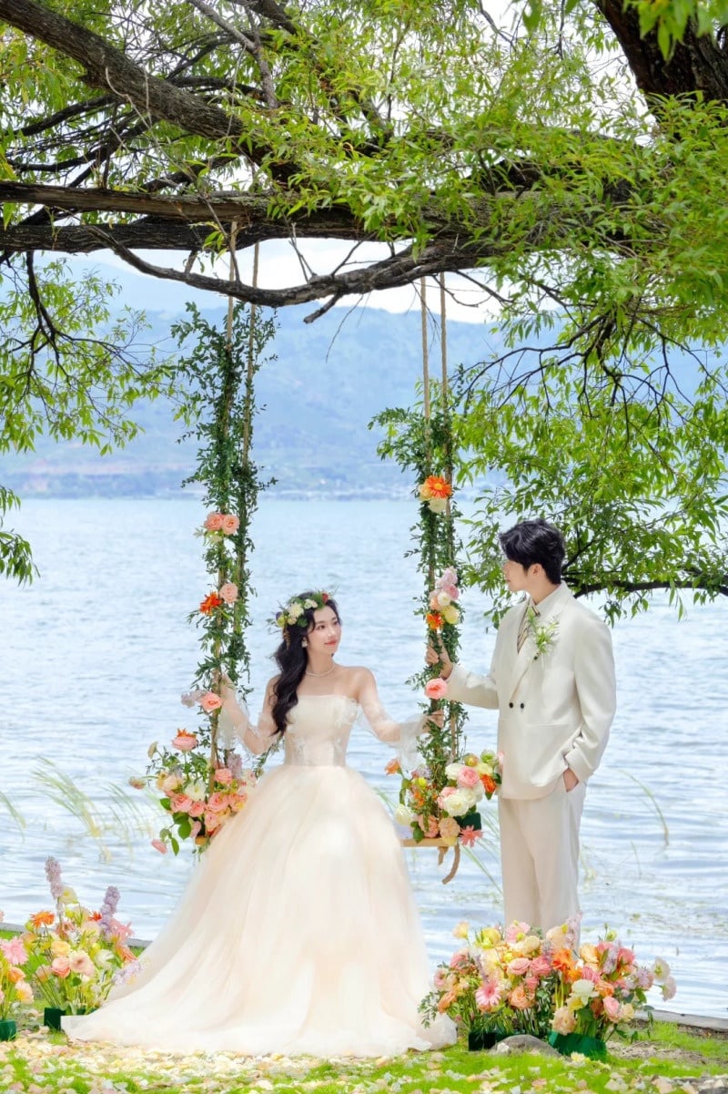 tạo dáng chụp ảnh với xích đu