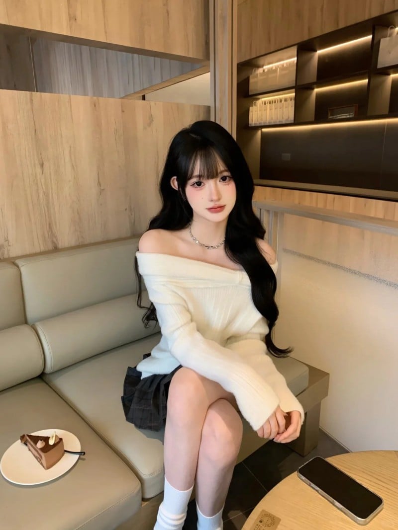 tạo dáng ngồi ghế chụp ảnh nữ