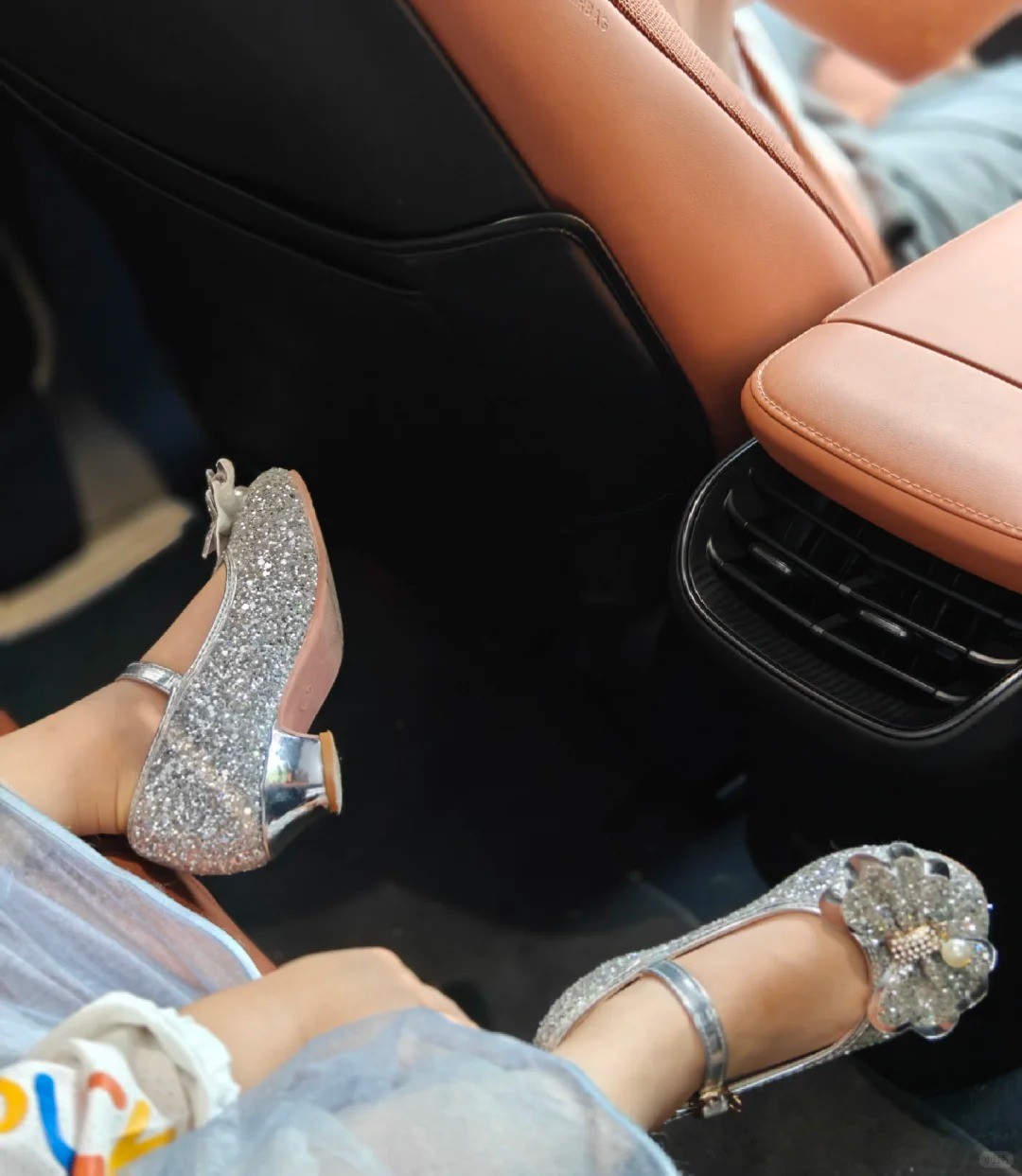 Giày Cao Gót Của Trẻ Em