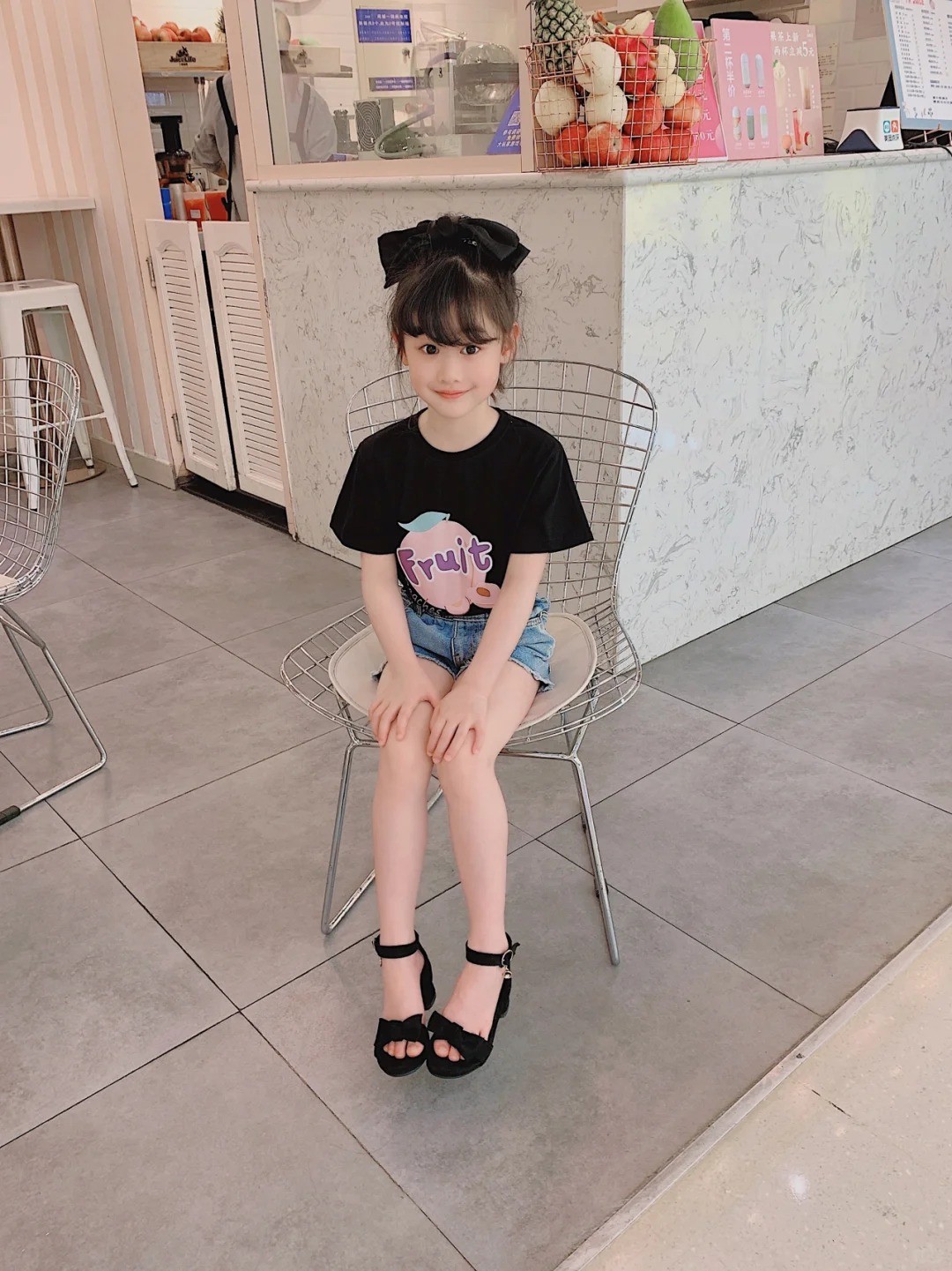 Giày Cao Gót Của Trẻ Em