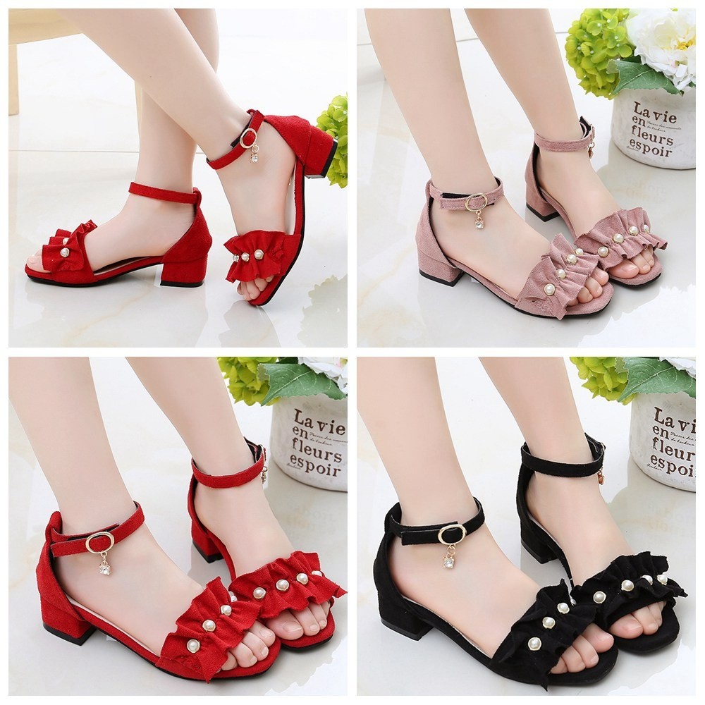 Giày Cao Gót Của Trẻ Em